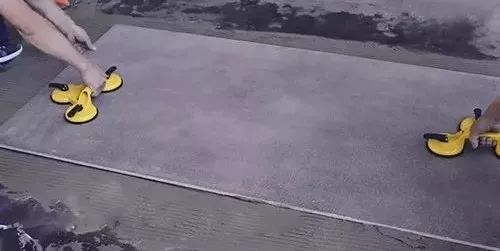 岩板在装饰应用效果上不仅简洁大气(图2)