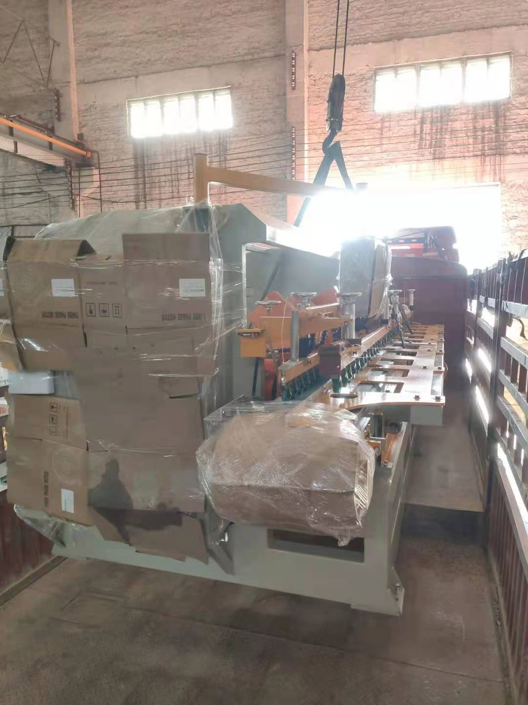 瓷砖加工设备品牌越来越多，如何在这众多的品牌中选择优质的瓷砖磨边机